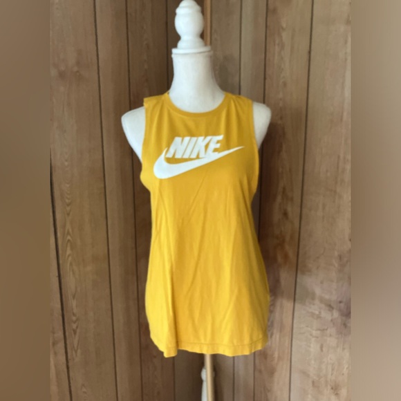 Nike Tops - Nike T-shirt